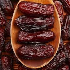 تصویر 2 از خرما پیارم حسام هسته‌ دار ضخیم تازه